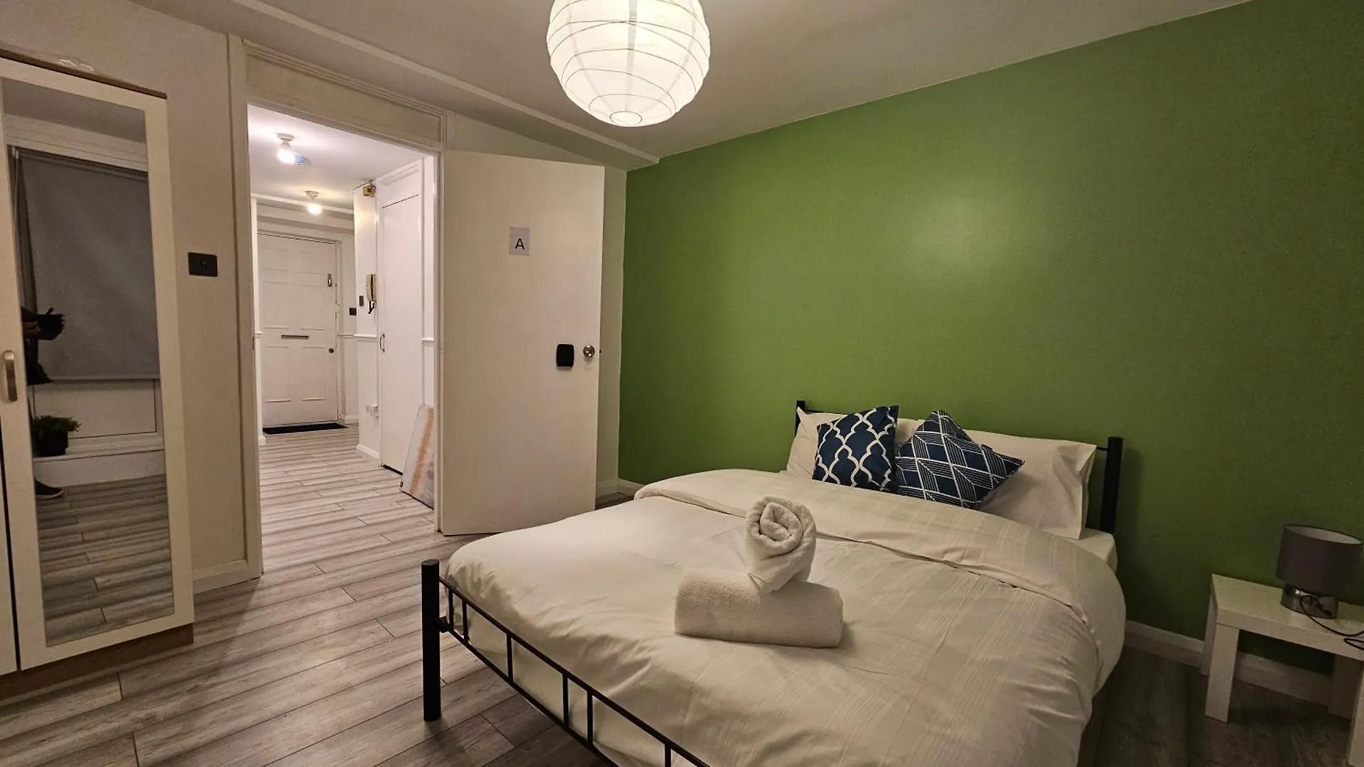 London Mile End Rooms Großbritannien