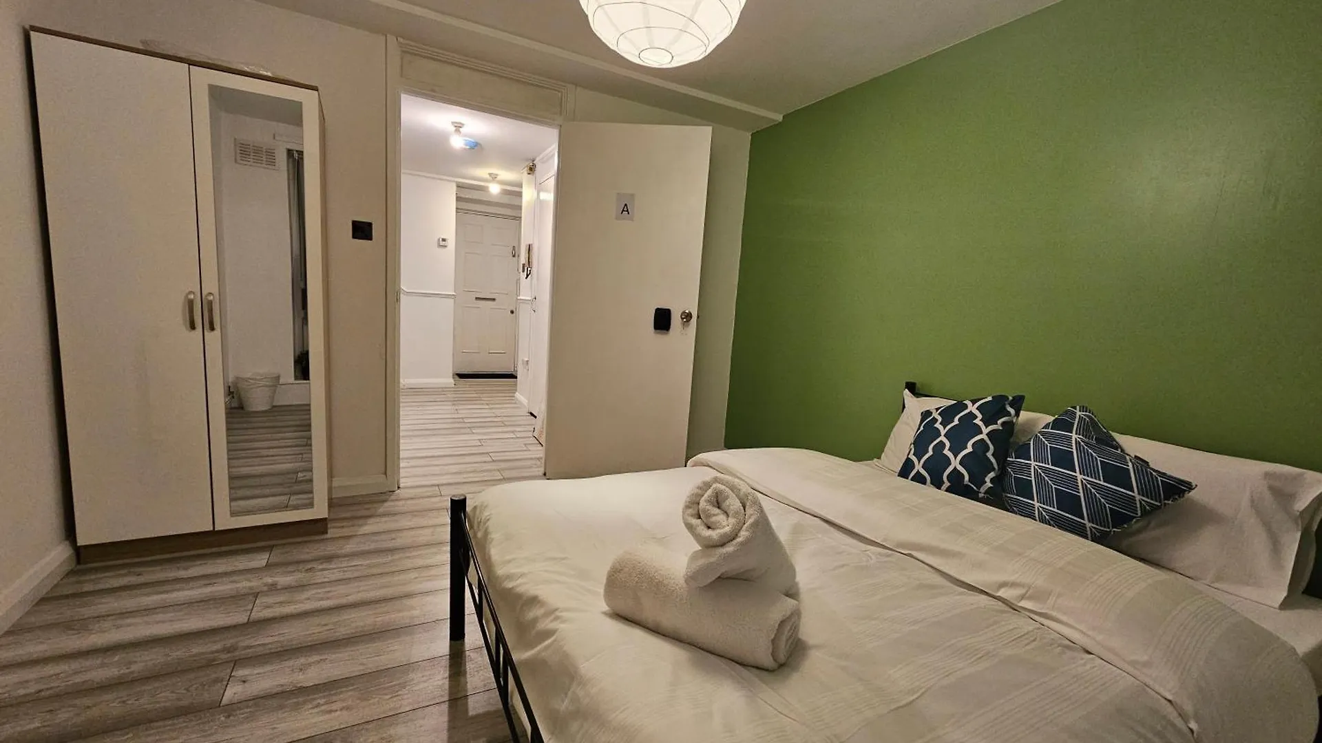 London Mile End Rooms 0*,
